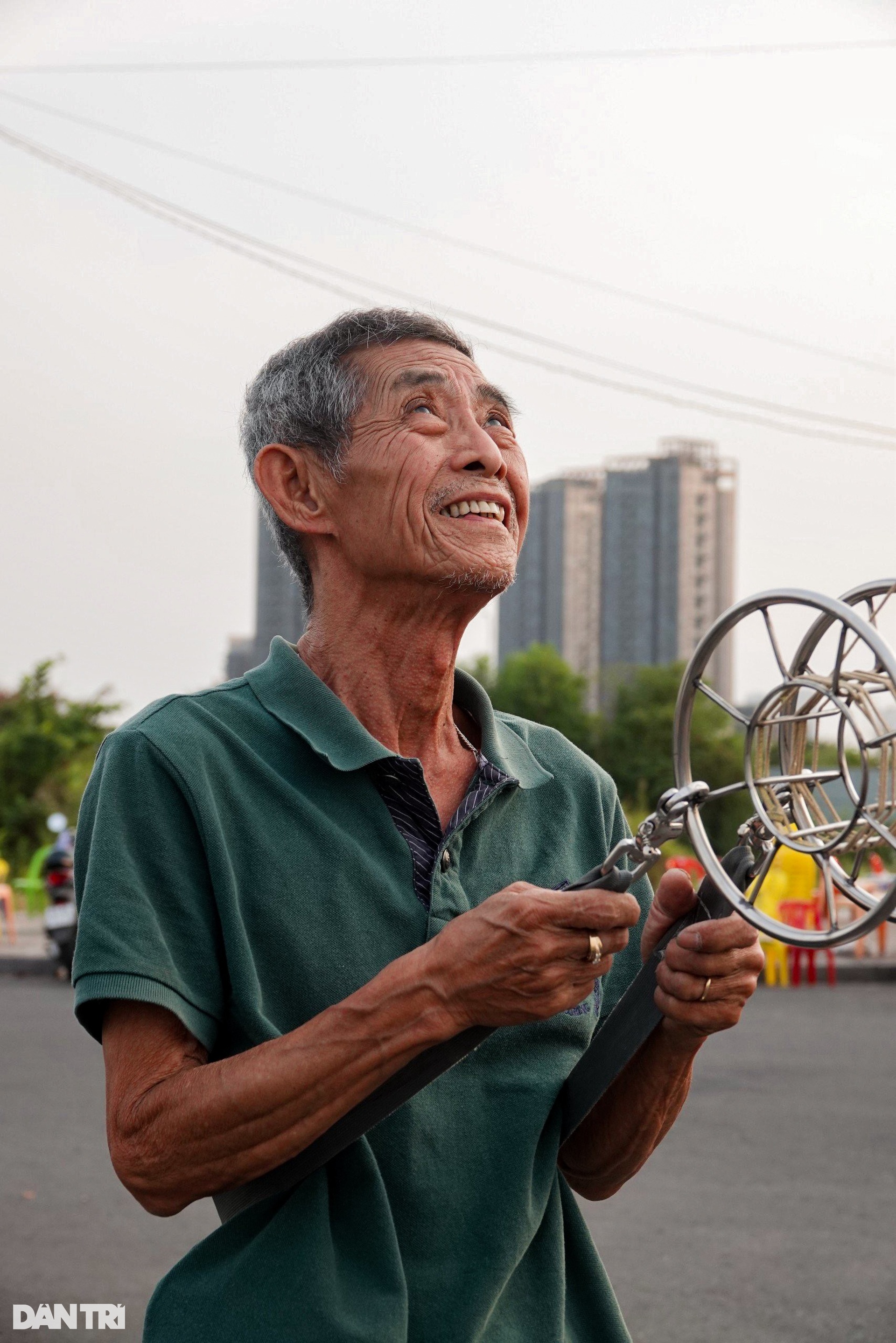 Người đàn ông tự chế hơn 500 con diều, được ví vua diều Việt Nam - 6 Người đàn ông tự chế hơn 500 con diều, được ví vua diều Việt Nam - 6