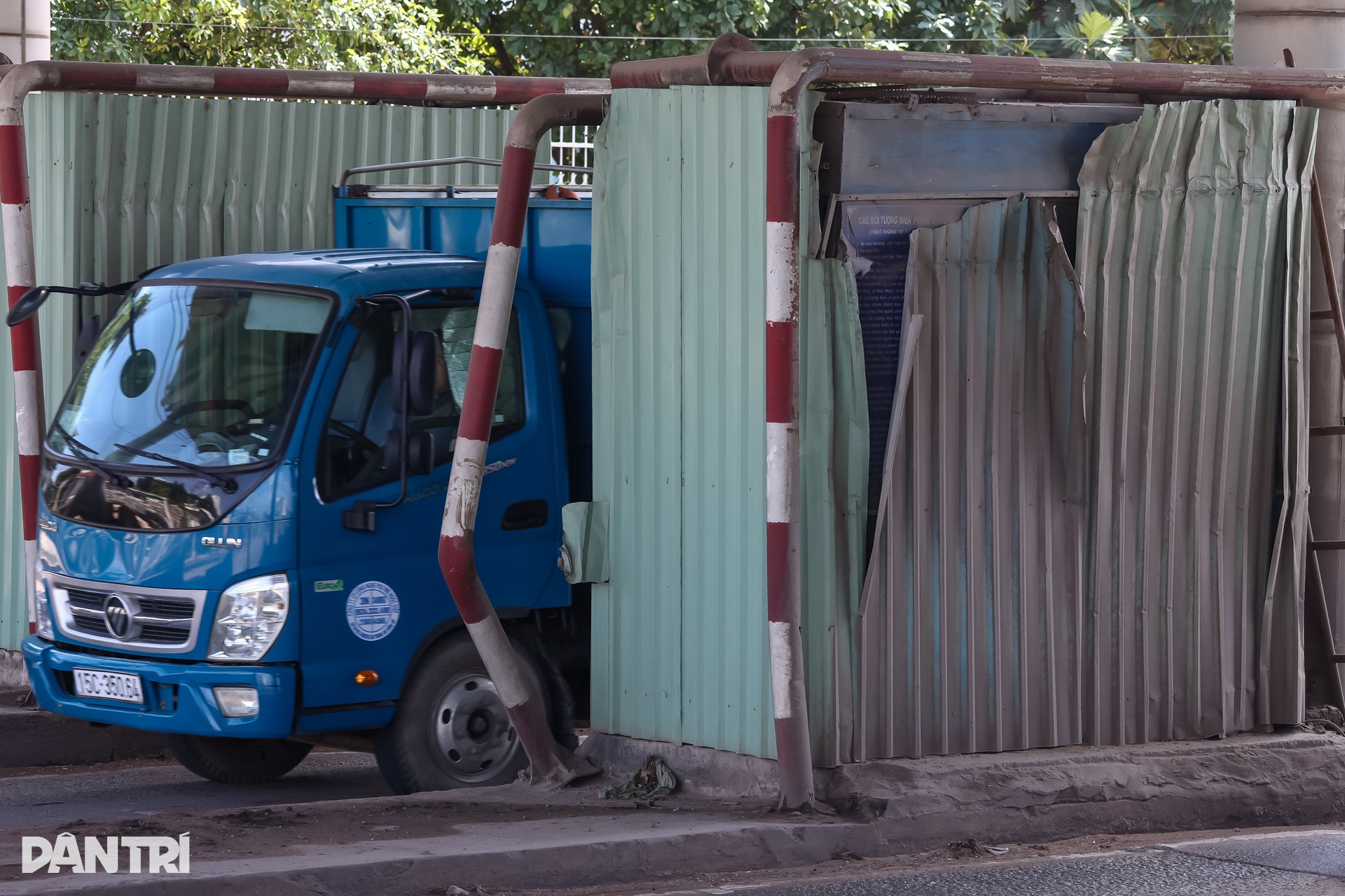 Cận cảnh 3 trạm thu phí bỏ hoang tiềm ẩn tai nạn ở Đồng Nai và TPHCM - 9 Cận cảnh 3 trạm thu phí bỏ hoang tiềm ẩn tai nạn ở Đồng Nai và TPHCM - 9