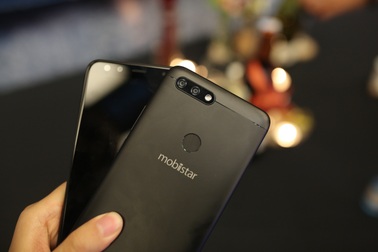 Mobiistar bất ngờ công bố giá mới cho smartphone 4 camera