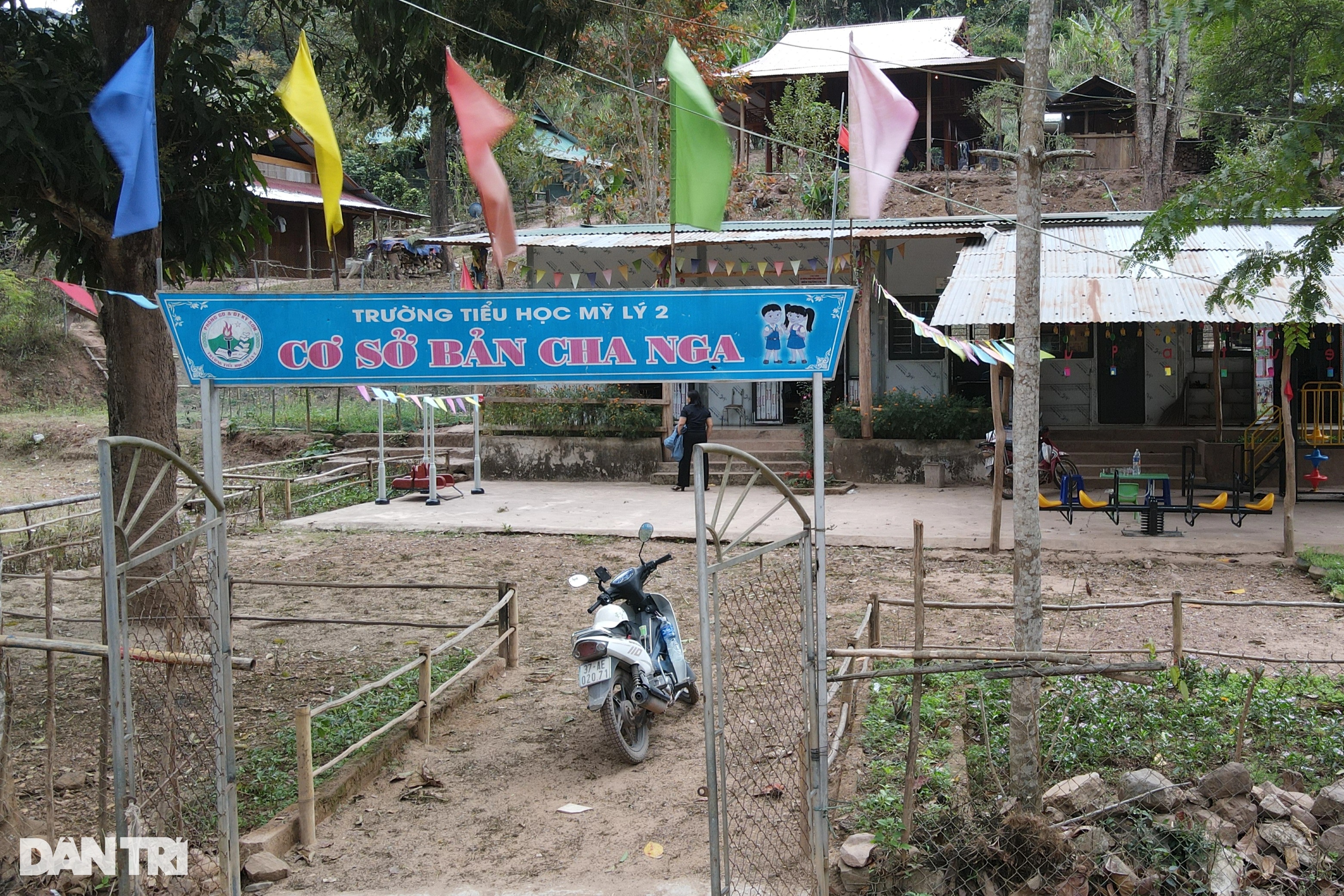 Xây phòng học Dân trí: Trao cơ hội, bồi đắp lòng nhân ái cho con trẻ - 4 Xây phòng học Dân trí: Trao cơ hội, bồi đắp lòng nhân ái cho con trẻ - 4