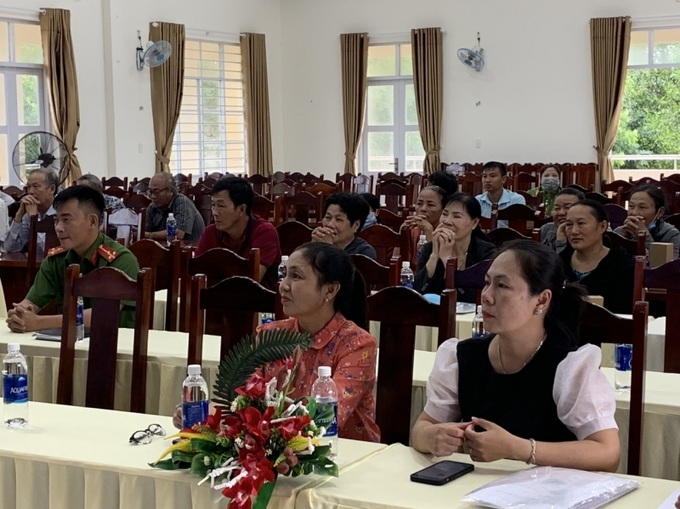 Cán bộ và người dân xã Phước Hưng tham dự buổi tuyên truyền. Ảnh baobariavungtau.com.vn