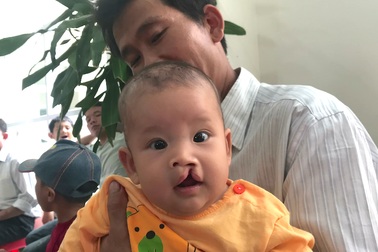 “Thế là từ nay con tôi sẽ có nụ cười tươi rồi”