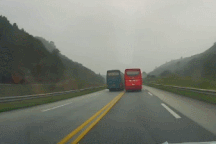 Nổi bật tuần qua: Xe khách vượt ẩu bất chấp, đẩy nhiều người vào nguy hiểm