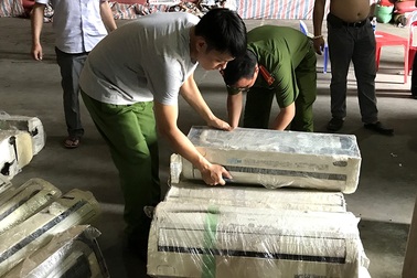 Bắt 2 xe tải chở hàng điện lạnh cấm nhập khẩu