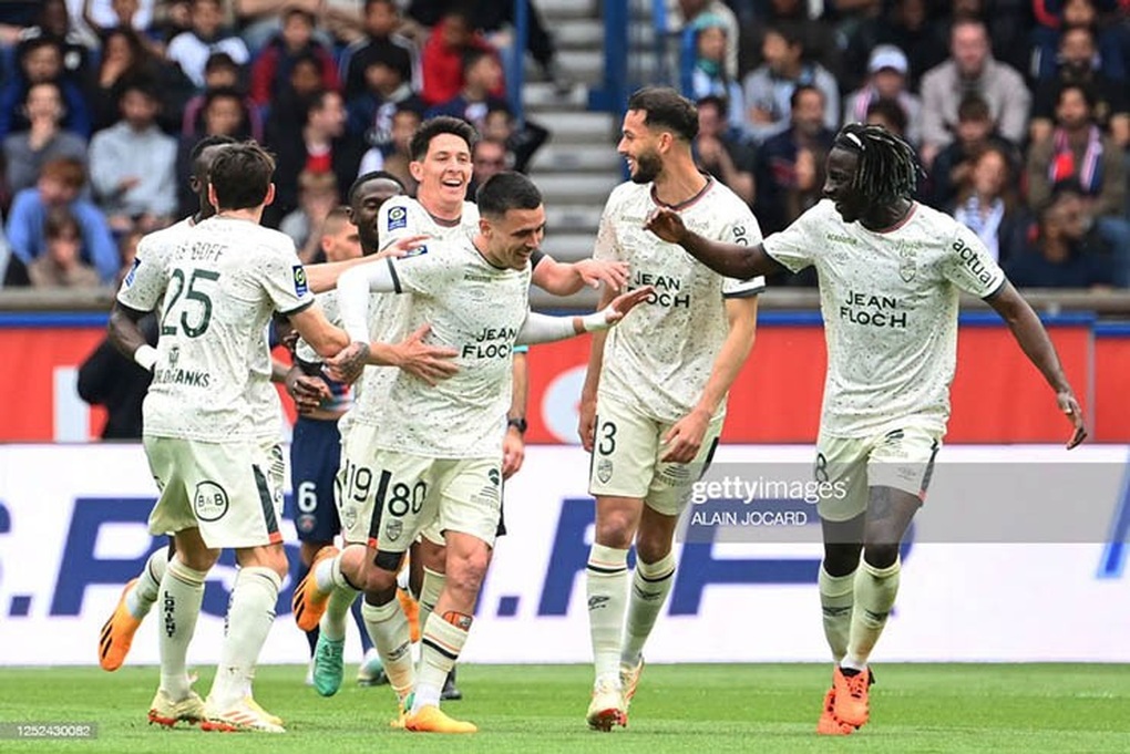 Mbappe ghi bàn thắng gây tranh cãi, PSG vẫn thua sốc ở Ligue 1 - 1 Mbappe ghi bàn thắng gây tranh cãi, PSG vẫn thua sốc ở Ligue 1 - 1