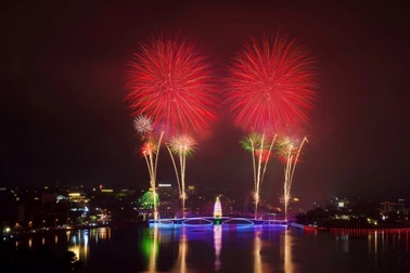 Phú Thọ bắn pháo hoa chào mừng thành lập tỉnh mới