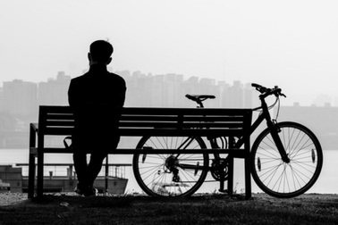 Chiều người yêu hết mức nhưng tôi luôn cảm thấy bị cắm sừng