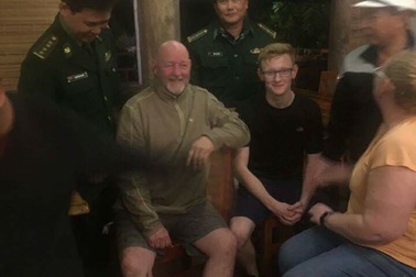 Giải cứu du khách người Anh mắc kẹt trên núi ở Cát Bà