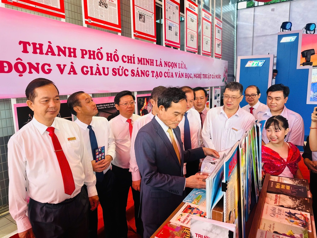 Trao tặng Không gian Cây tri thức và 126.000 quyển sách tại TPHCM - 3 Trao tặng Không gian Cây tri thức và 126.000 quyển sách tại TPHCM - 3