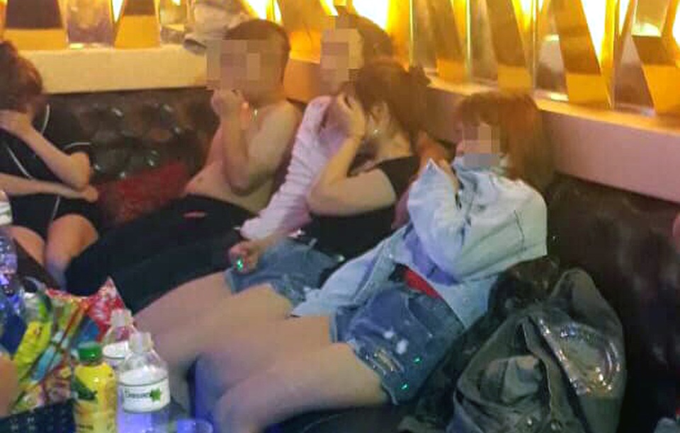 Hà Nội: Quán karaoke cho khách mở “tiệc” ma túy giữa dịch Covid-19 - 1 Hà Nội: Quán karaoke cho khách mở “tiệc” ma túy giữa dịch Covid-19 - 1