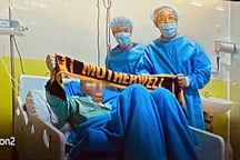 Phi công người Anh “kết nối khắp thế giới", không cần phải ghép phổi