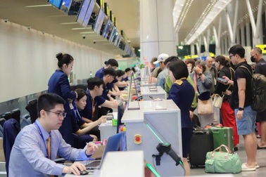 Giá vé máy bay đồng loạt giảm sâu, nhiều chặng thấp khó tin