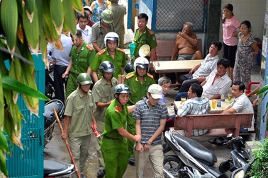 Cảnh sát nổ súng khống chế nhóm thanh niên xông vào công an phường gây rối