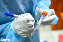 Trường ĐH test Covid-19 cho sinh viên trước ngày trở lại trường