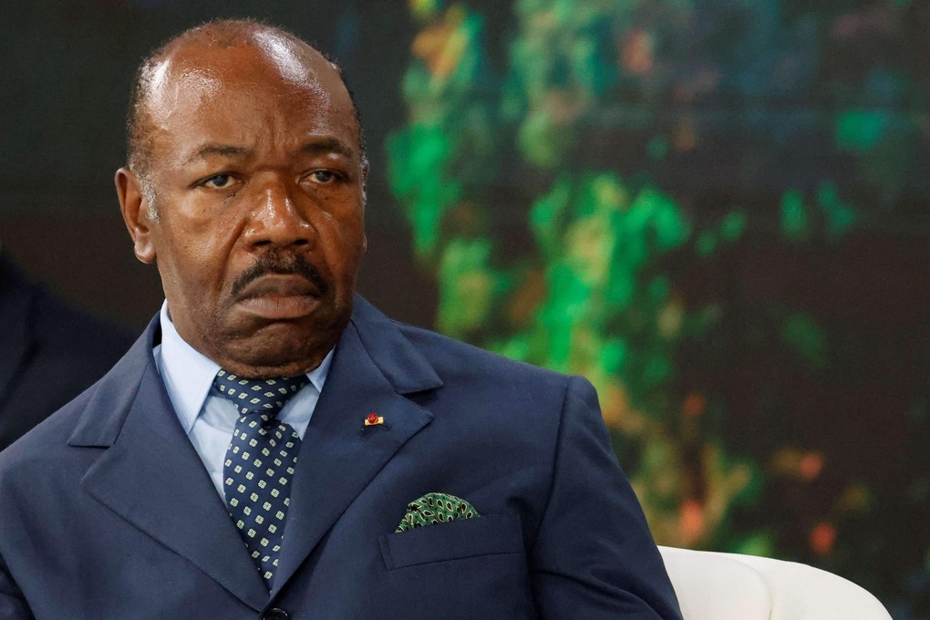 Sĩ quan quân đội Gabon tuyên bố đảo chính - 2 Sĩ quan quân đội Gabon tuyên bố đảo chính - 2