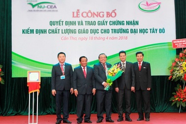 Trao giấy chứng nhận kiểm định chất lượng giáo dục cho Đại học Tây Đô