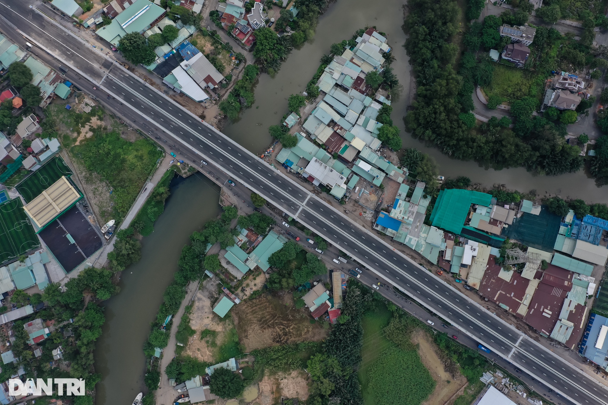 View - Cây cầu hơn 700 tỷ đồng ở TP Thủ Đức trước ngày thông xe | Báo Dân trí