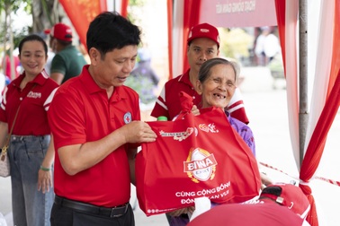 Hơn 7.000 hộ gia đình chào đón Tết an vui