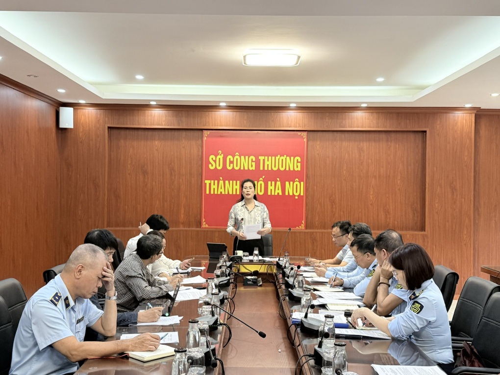 Hà Nội tăng cường phối hợp liên ngành chống buôn lậu, gian lận thương mại và hàng giả - 1 Hà Nội tăng cường phối hợp liên ngành chống buôn lậu, gian lận thương mại và hàng giả - 1