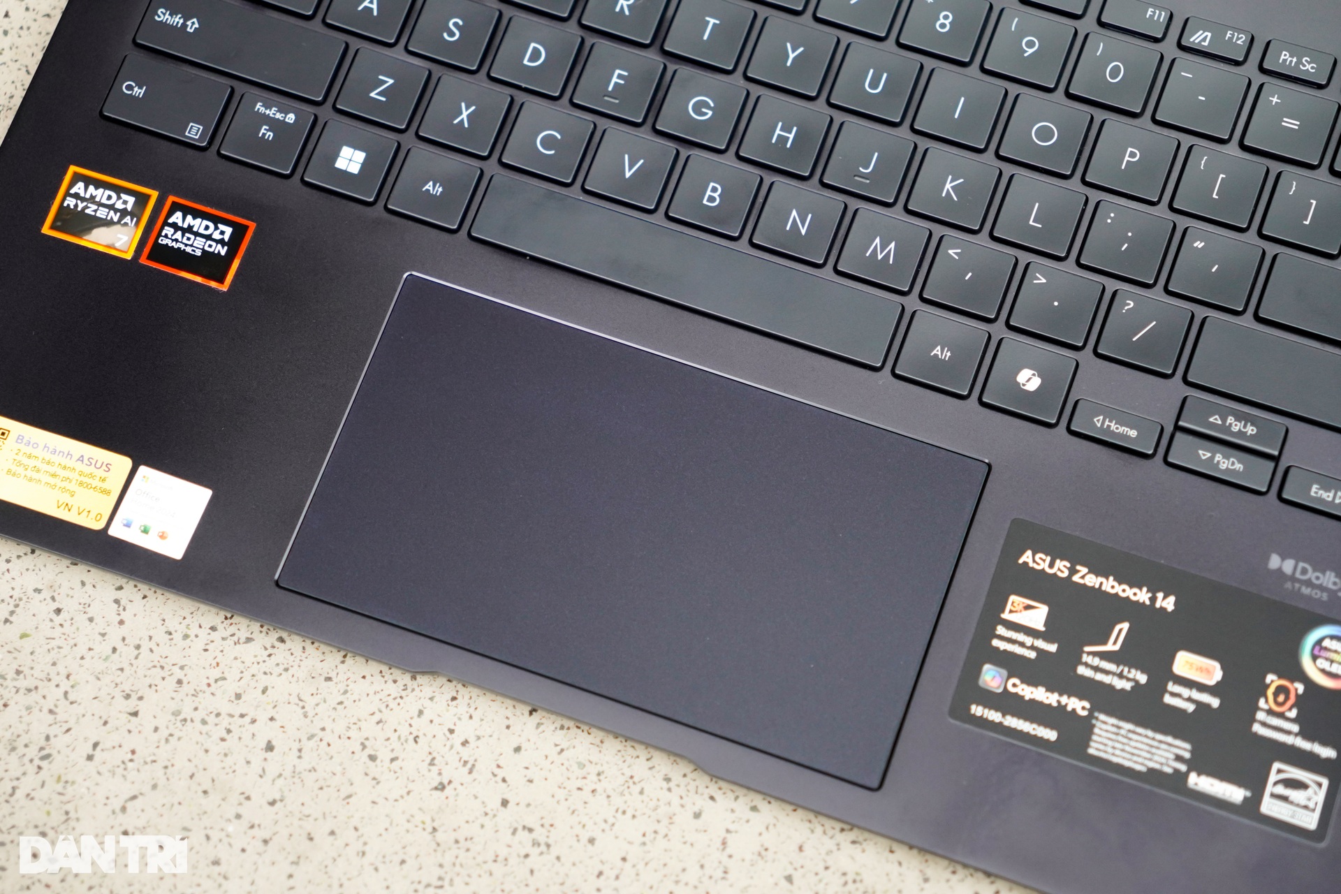 Đánh giá Asus Zenbook 14: Mỏng nhẹ, hiệu năng vừa phải - 9 Đánh giá Asus Zenbook 14: Mỏng nhẹ, hiệu năng vừa phải - 9