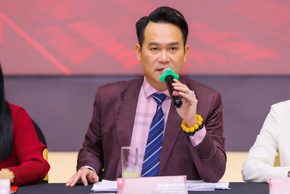 Ông Đặng Hồng Anh hé lộ chương trình đào tạo 10.000 CEO đủ tâm, tầm và tài - 1 Ông Đặng Hồng Anh hé lộ chương trình đào tạo 10.000 CEO đủ tâm, tầm và tài - 1