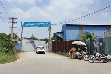 Công an khám xét trung tâm đăng kiểm 50-13D ở TPHCM