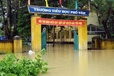 Học sinh Quảng Ngãi nghỉ học tránh bão số 9