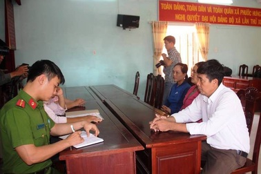 Hoãn chia số vàng bỏ quên trong bao lúa