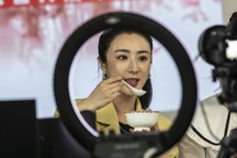 Trung Quốc yêu cầu người nổi tiếng, livestreamer báo cáo thuế