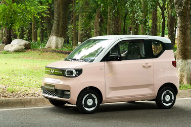 Công ty nào đứng sau thành công của ô tô điện mini bán chạy nhất thế giới?