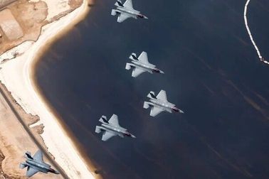 Máy bay Israel sắp tấn công Iran bất ngờ quay đầu sau cuộc gọi từ ông Trump