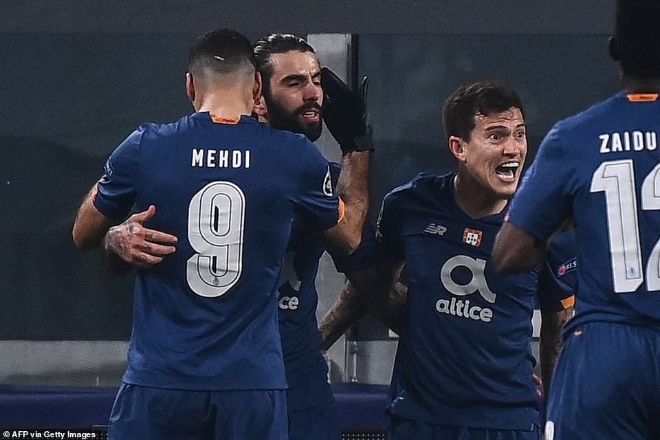 C.Ronaldo bất lực nhìn Juventus bị loại cay đắng dưới tay Porto - 3 C.Ronaldo bất lực nhìn Juventus bị loại cay đắng dưới tay Porto - 3