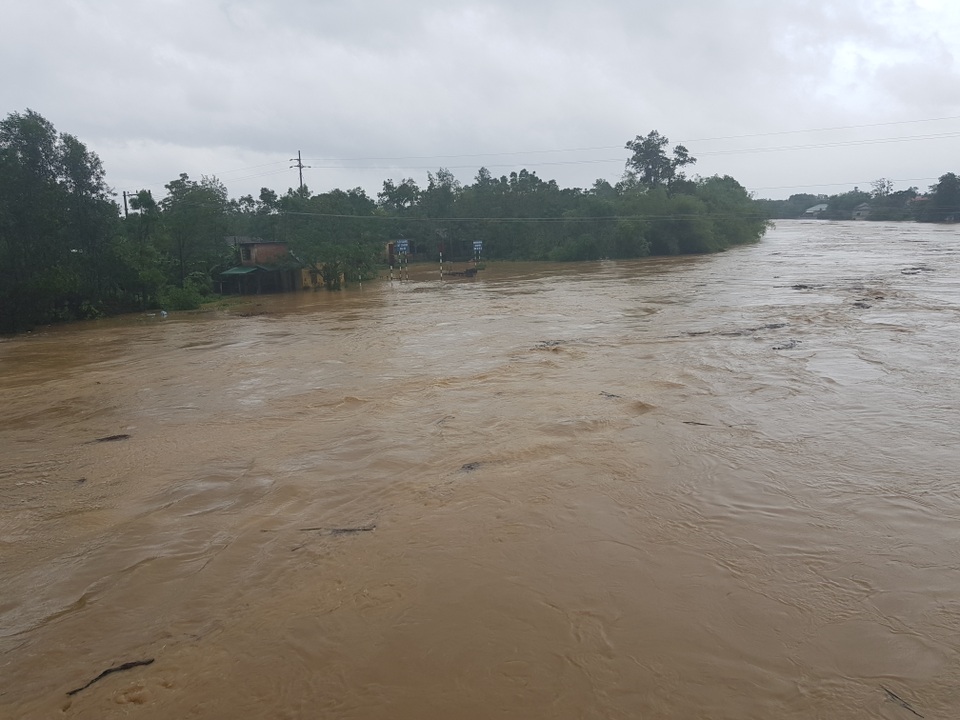 Mưa lớn ở Quảng Trị, sẵn sàng phương án di dời hàng trăm hộ dân - 1 Mưa lớn ở Quảng Trị, sẵn sàng phương án di dời hàng trăm hộ dân - 1