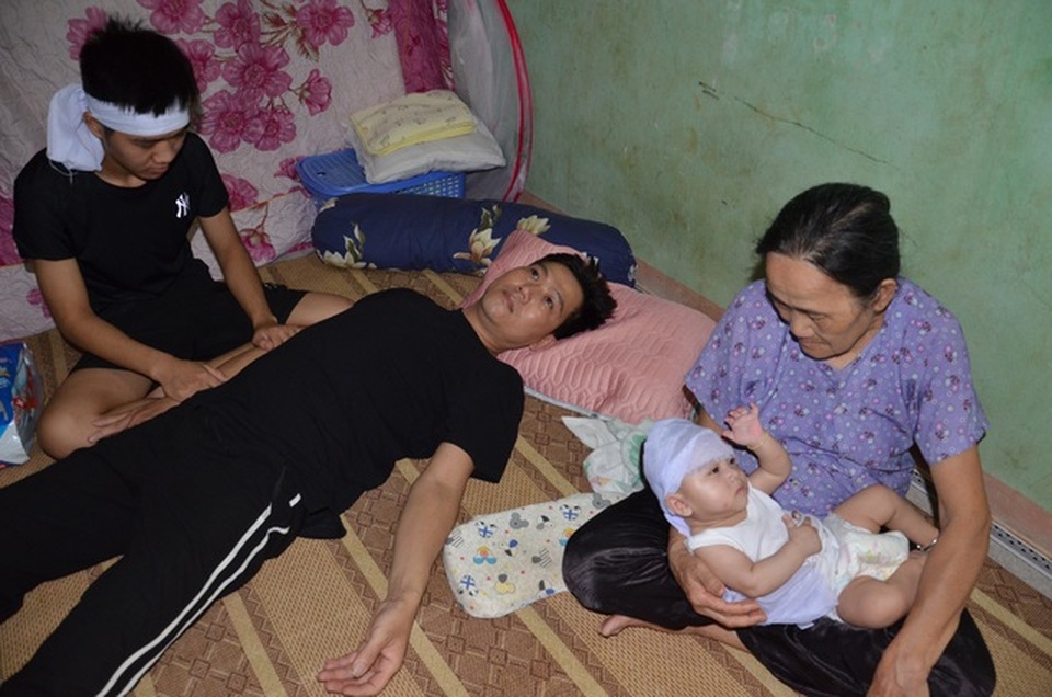 Tiếng khóc xé lòng của bé trong gia đình ung thư chạm tới trái tim bác sĩ - 1 Tiếng khóc xé lòng của bé trong gia đình ung thư chạm tới trái tim bác sĩ - 1
