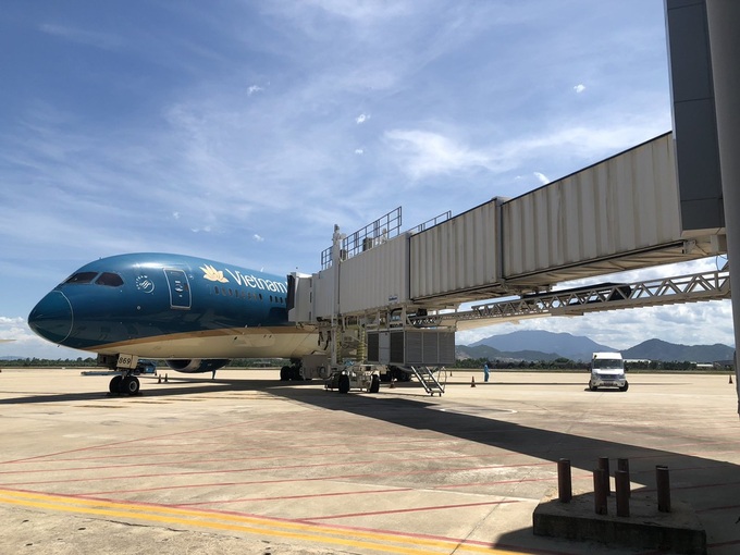 Vietnam Airlines thực hiện chuyến bay đầu tiên đưa người Việt từ Canada về nước trong năm 2021 - Ảnh 4.