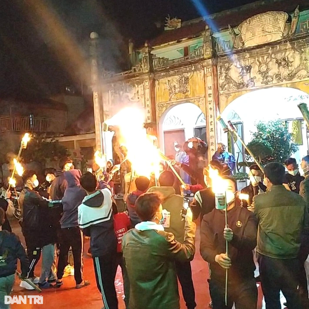 Tại sao người Việt mua muối đầu năm, kiêng mua vôi, xin lửa, quét nhà? - 2 Tại sao người Việt mua muối đầu năm, kiêng mua vôi, xin lửa, quét nhà? - 2