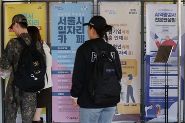 Nhân sự trẻ ngán việc văn phòng vì chuyện ép uống rượu