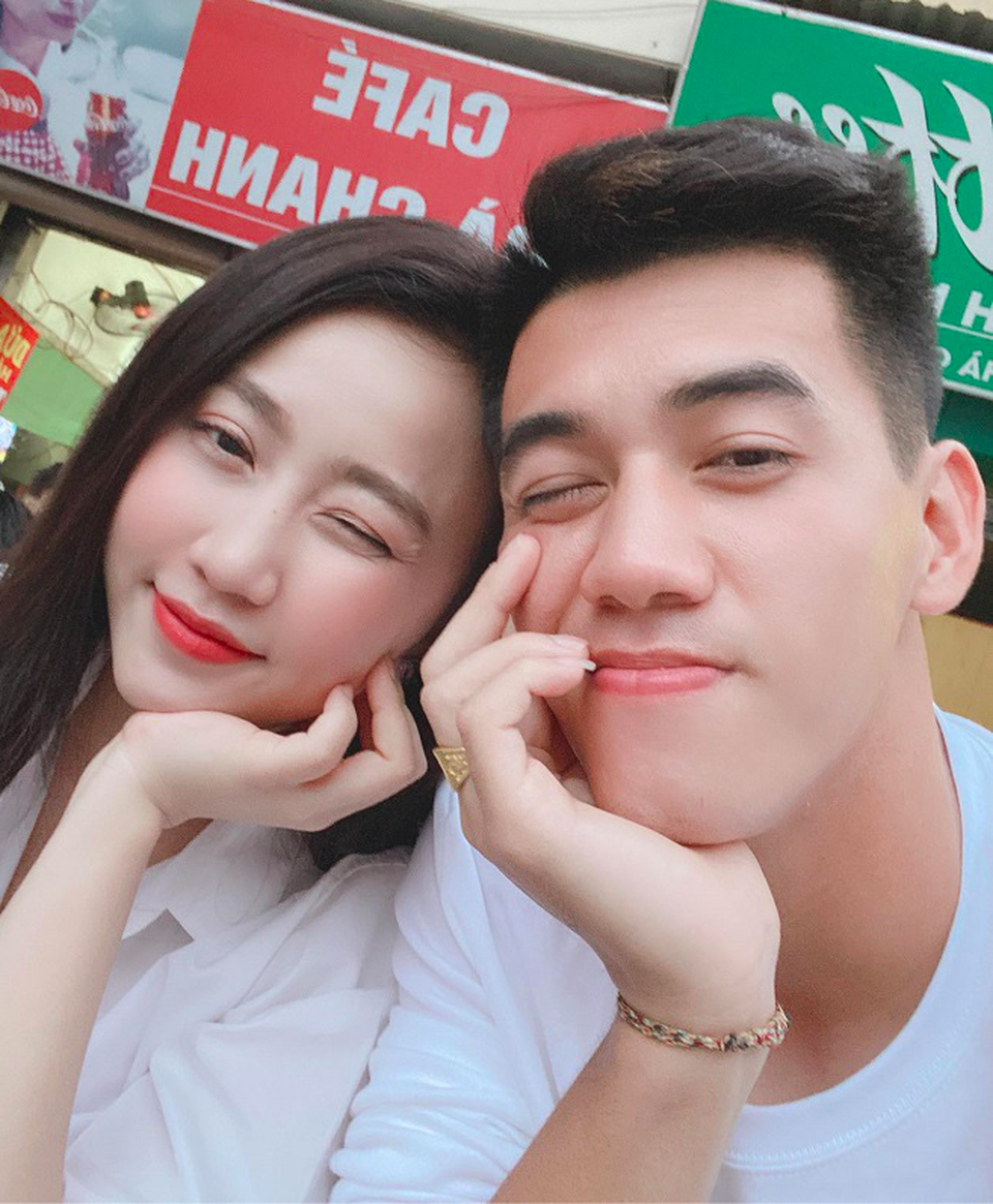 Bạn gái tiền đạo Tiến Linh khoe dáng trên bãi biển sau kỳ nghỉ vì dịch - 6 Bạn gái tiền đạo Tiến Linh khoe dáng trên bãi biển sau kỳ nghỉ vì dịch - 6