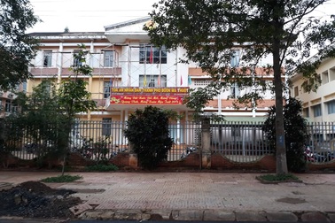 Nữ kiểm sát viên đang mang thai bị đánh tại tòa phải nhập viện