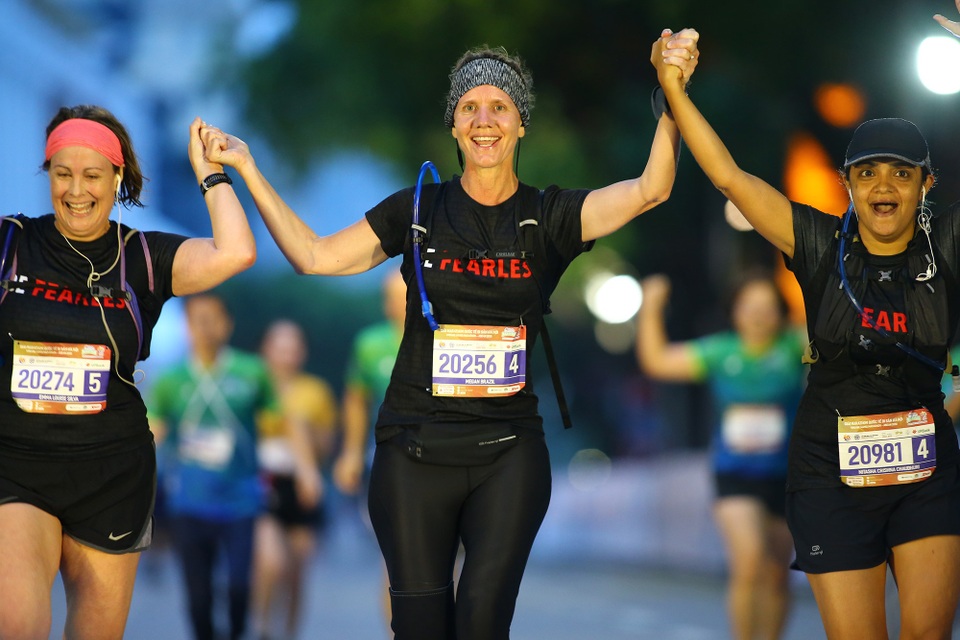 Ông Đoàn Ngọc Hải chinh phục giải marathon đặc biệt của Hà Nội - 6 Ông Đoàn Ngọc Hải chinh phục giải marathon đặc biệt của Hà Nội - 6
