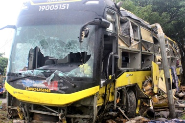 Tại nạn 10 người chết ở Hà Tĩnh: Xe khách đã bị thu hồi phù hiệu