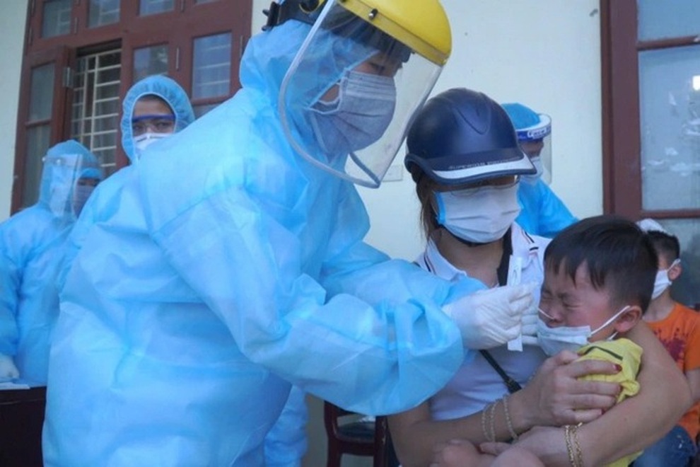 Không bắt buộc xét nghiệm với trẻ dưới 12 tuổi: Mong được áp dụng toàn quốc - 2 Không bắt buộc xét nghiệm với trẻ dưới 12 tuổi: Mong được áp dụng toàn quốc - 2