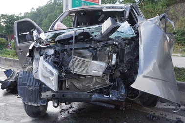 Vụ xe đi ăn cưới gặp nạn: Xe bán tải chở quá số người quy định