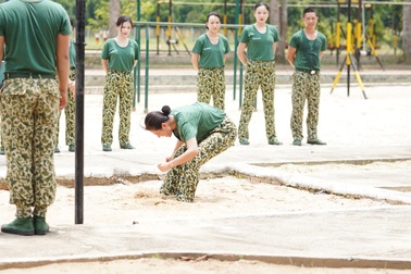 Đang dẫn đầu trong 'Sao nhập ngũ' thì Nam Thư chấn thương