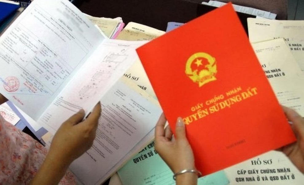 Hà Nội: Thu hồi 2 sổ đỏ liên quan Trưởng phòng Tư pháp quận - 1 Hà Nội: Thu hồi 2 sổ đỏ liên quan Trưởng phòng Tư pháp quận - 1