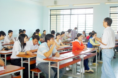 Trường đại học tìm mọi cách “lôi kéo” giảng viên giỏi