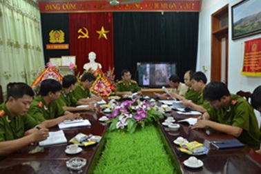 Bé gái 10 tuổi bị bắt làm con tin