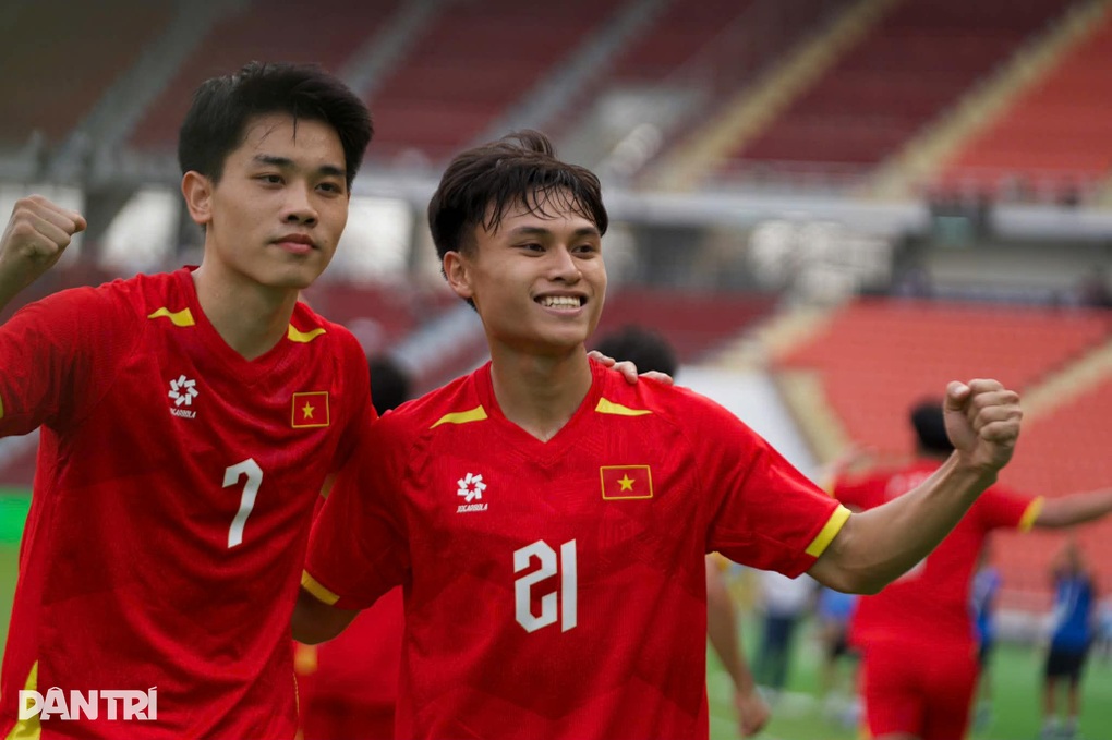 Having secured a place in the SEA Games semi-finals, the Vietnamese women's team and U22 team received substantial rewards - 2 Giành vé vào bán kết SEA Games, tuyển nữ và U22 Việt Nam được thưởng lớn - 2