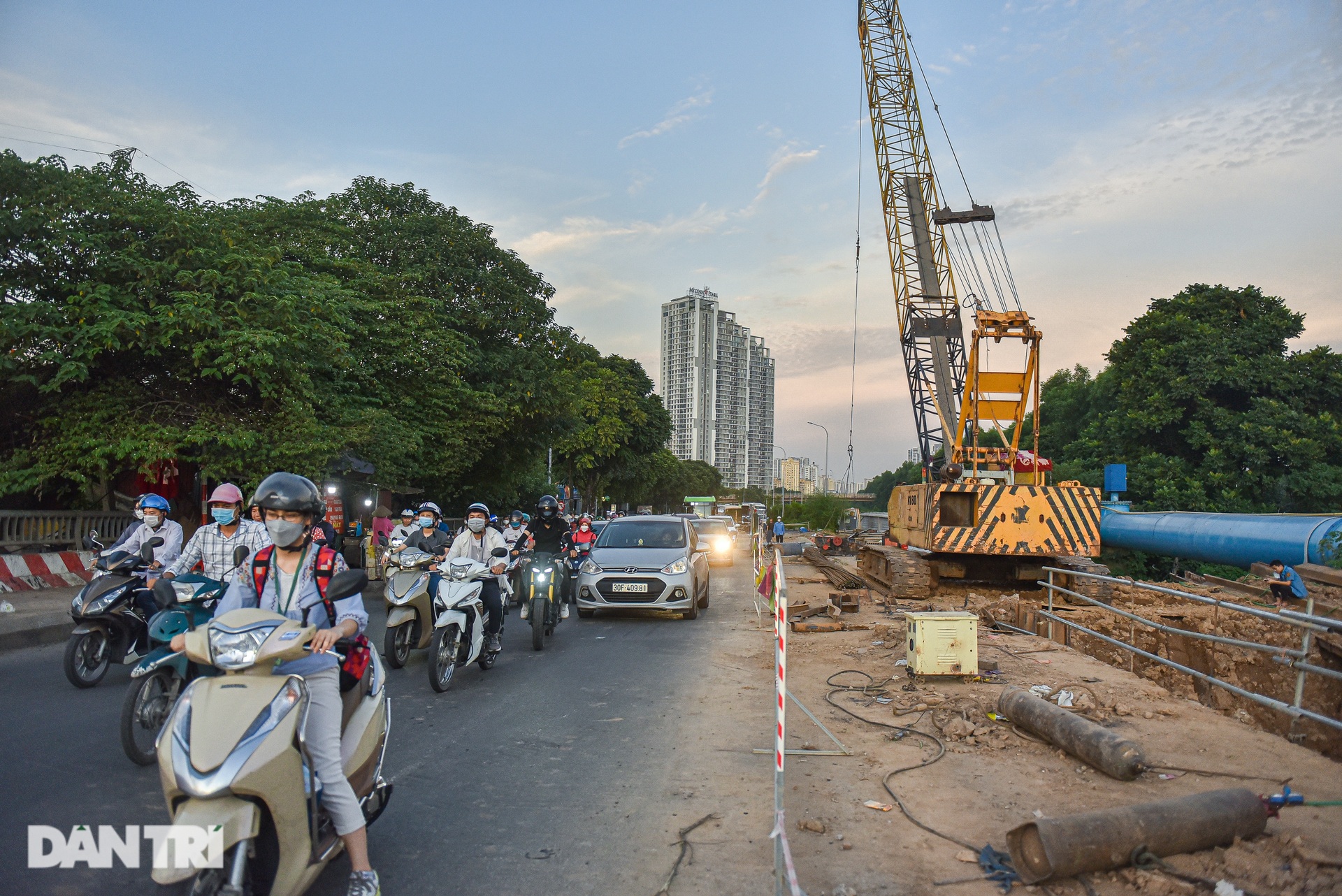 Đường gom Đại lộ Thăng Long thành con đường đau khổ vì ùn tắc triền miên - 11 Đường gom Đại lộ Thăng Long thành con đường đau khổ vì ùn tắc triền miên - 11
