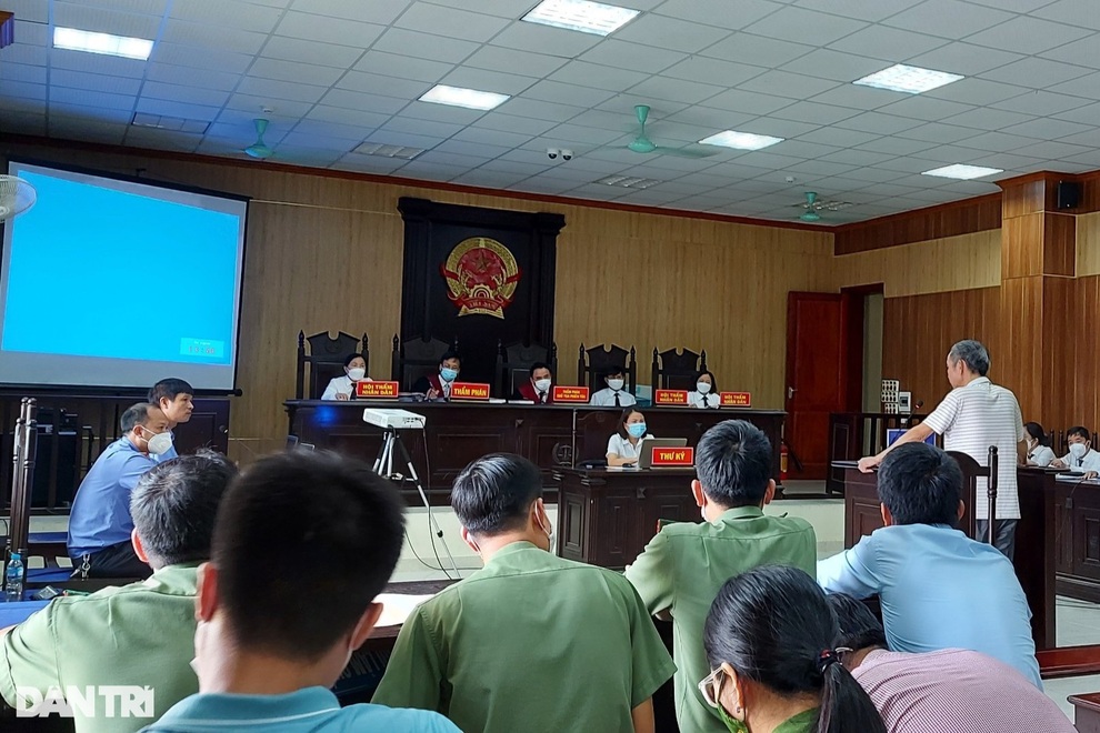 Xét xử cựu Phó Chủ tịch HĐND mạo danh tố cáo Chủ tịch UBND thị xã - 3 Xét xử cựu Phó Chủ tịch HĐND mạo danh tố cáo Chủ tịch UBND thị xã - 3